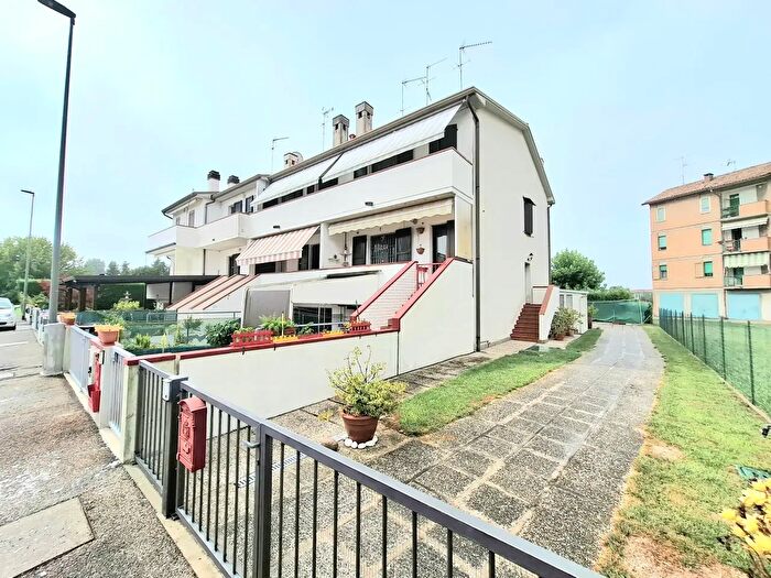 Casa con 6 locali in vendita in Vicolo della Resistenza, Copparo