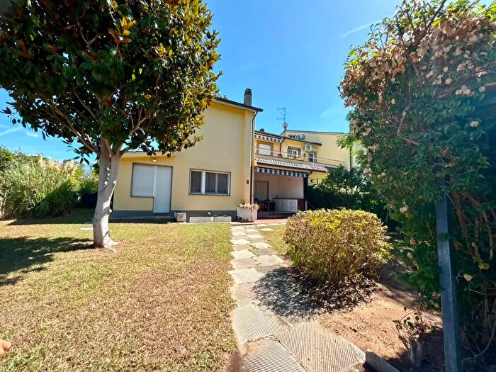 Casa con 5 locali in affitto in Via Eugamone, Roma