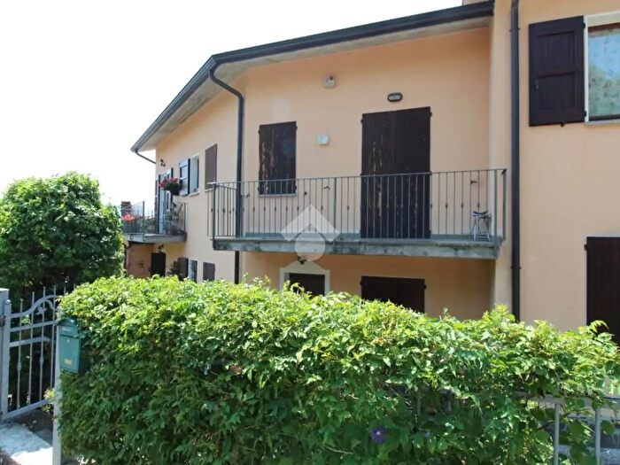 Casa quadrilocale in vendita in Via Calcinara, Toano