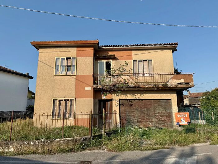 Casa con 5 locali in vendita in Via Assisi, Solesino