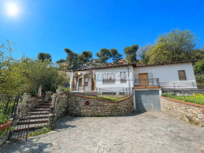 Appartamento con 6 locali in vendita in Via del Ginepro, Andora