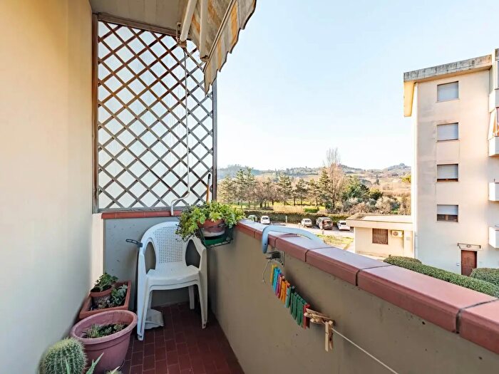 Appartamento trilocale in vendita in Via Guglielmo Marconi, Carmignano