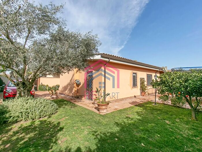 Casa con 5 locali in vendita in Viale Priamo, Pomezia