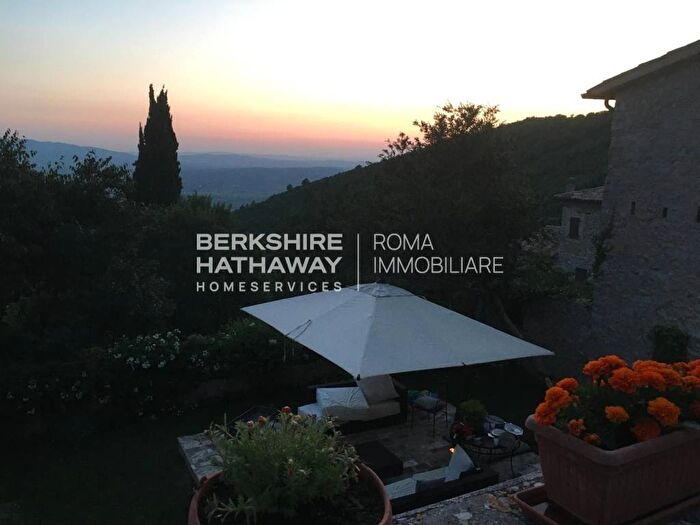 Casa con 6 locali in affitto in Località Il Colle, Trevi