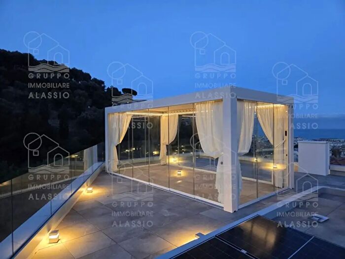 Appartamento trilocale in vendita in Via Luigi Borri, Alassio
