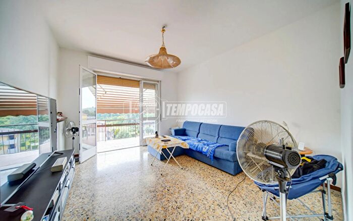 Appartamento trilocale in vendita in Via Piave, Gazzada Schianno