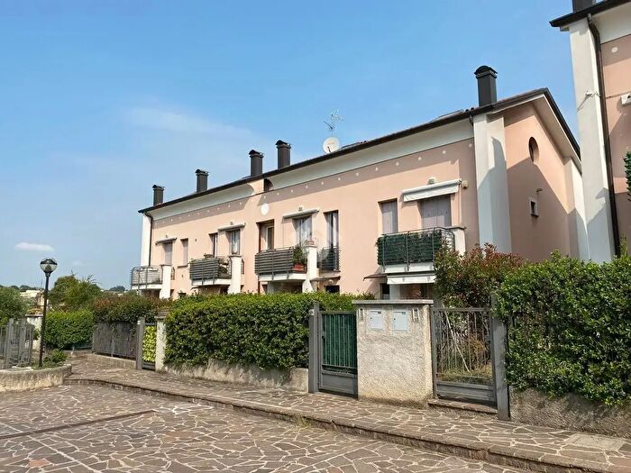Appartamento con 5 locali in vendita in Via Aldo Moro, Robbiate