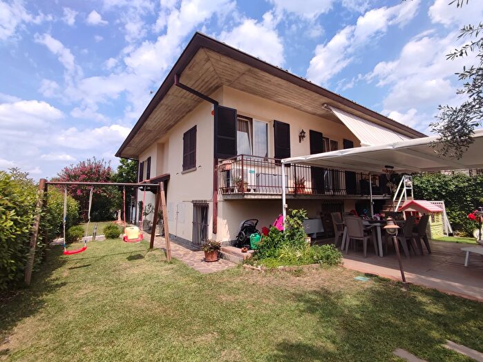 Casa quadrilocale in vendita in Via Giacomo Puccini, Erbusco