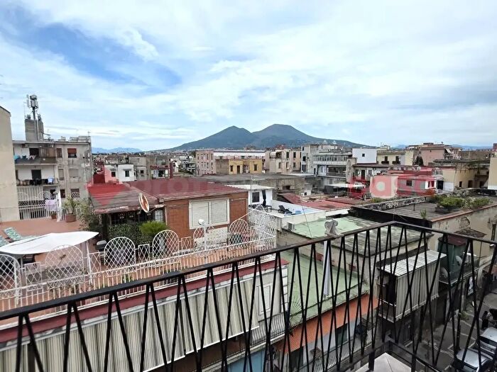 Appartamento trilocale in vendita in Via Alberto Marghieri, Napoli