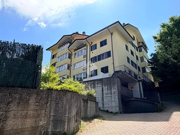 Appartamento trilocale in vendita in Via Timignano, Trieste