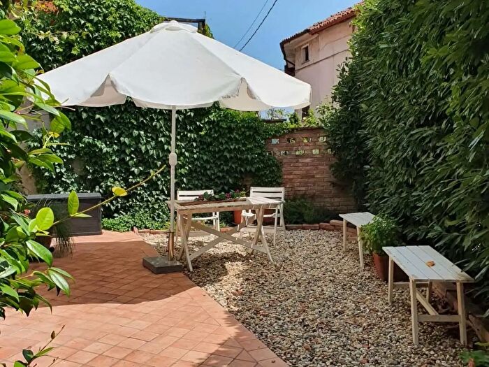 Casa con 6 locali in vendita in Tortona