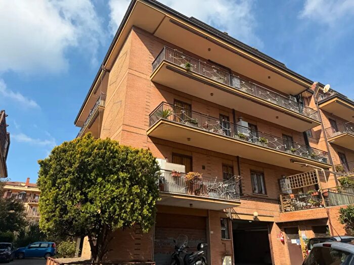 Appartamento trilocale in vendita in Via Isonzo, Grottaferrata