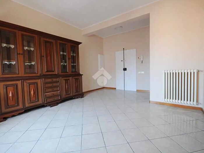 Appartamento con 5 locali in vendita in Via Carlo Livi, Prato