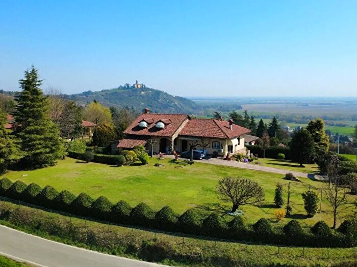 Casa con 10 locali in vendita in Via SantIlario, Pietra Marazzi