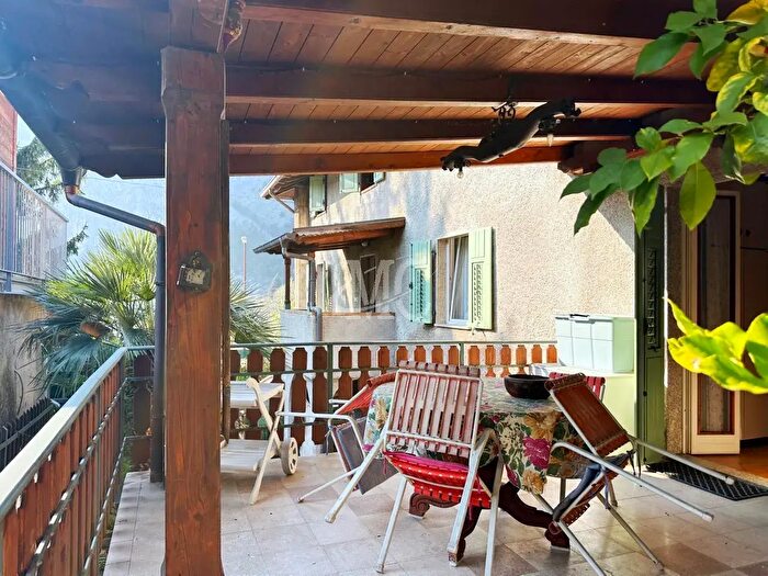 Casa con 9 locali in vendita in Via San Martino, Arco