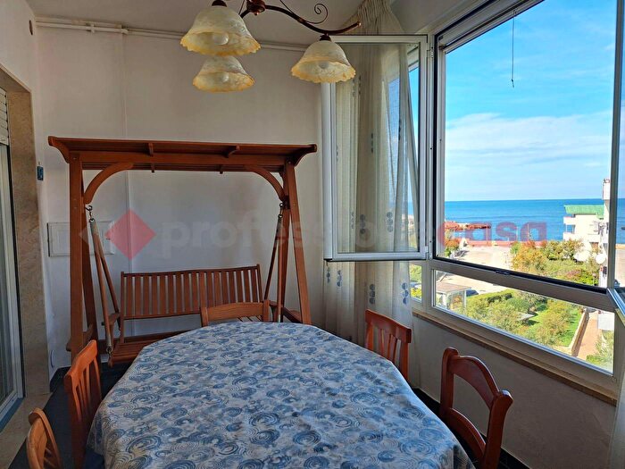 Appartamento trilocale in affitto in Via Grotta della Regina, Bari