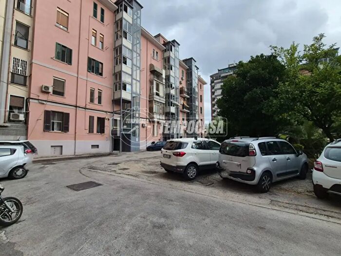 Appartamento bilocale in vendita in Via Giambattista Marino, Napoli