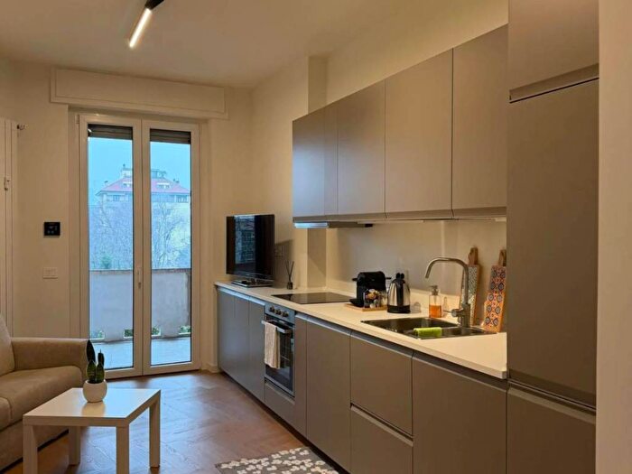 Appartamento trilocale in affitto in Via Sulmona, Bologna Sulmona, Milano