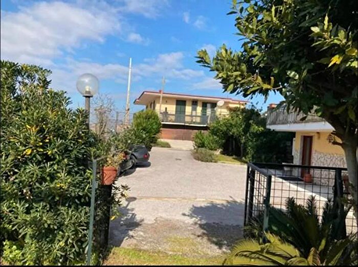 Appartamento con 5 locali in vendita in Via Vicinale Piscinelle Guantai, Napoli