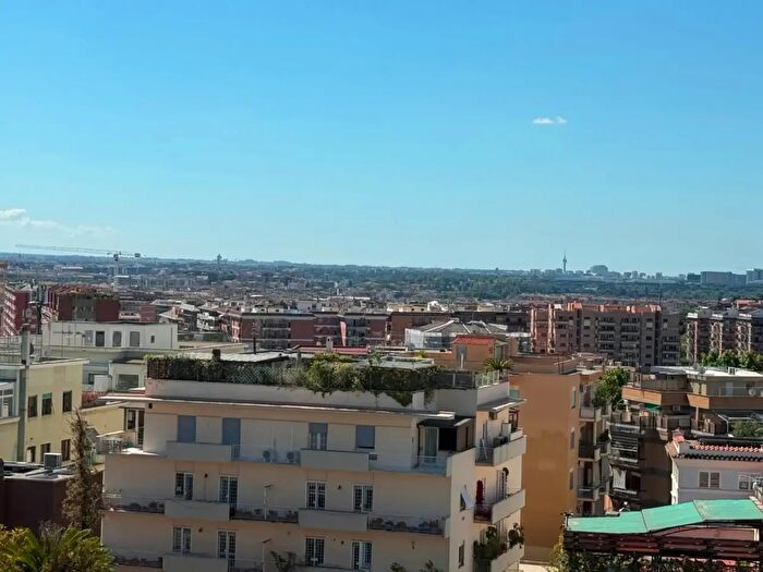 Appartamento bilocale in vendita in Via Cino da Pistoia, Roma