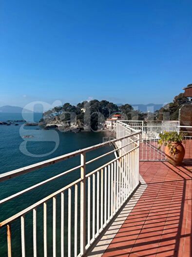 Appartamento trilocale in vendita in Via Fiascherino, Lerici