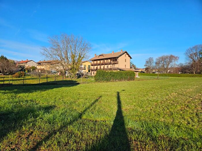 Casa con 12 locali in vendita in Via Oleggio, Mezzomerico