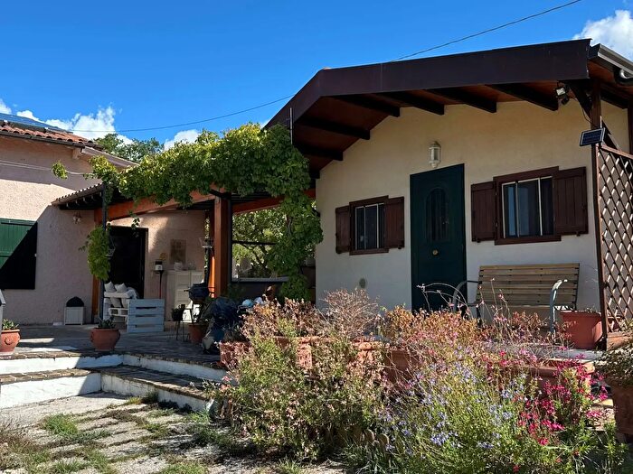 Casa con 11 locali in vendita in Via Flaminia Sud, Gualdo Tadino