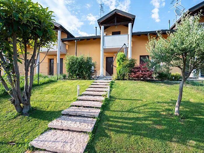 Casa quadrilocale in vendita in Via Recorlandi, Motteggiana