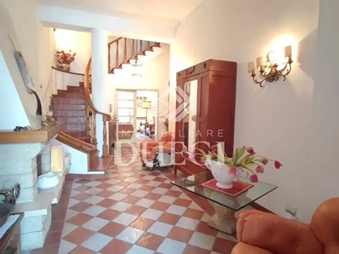 Casa con 7 locali in vendita in Viareggio