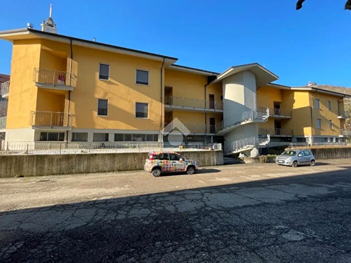Appartamento quadrilocale in vendita in Piazza Costa, Santo Stefano Belbo