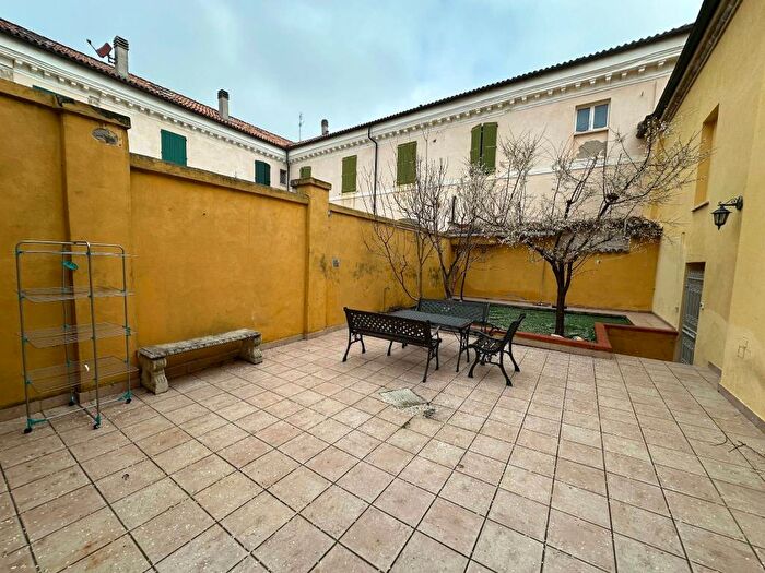 Appartamento trilocale in affitto in Via Esino, Torrette, Ancona