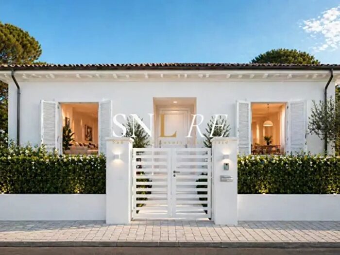 Casa con 6 locali in vendita in Via Eugenio Barsanti, Forte Dei Marmi