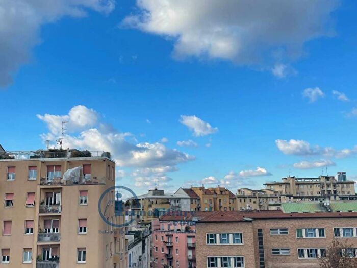 Appartamento trilocale in affitto in Piazza Santagostino, Corso Genova, Milano