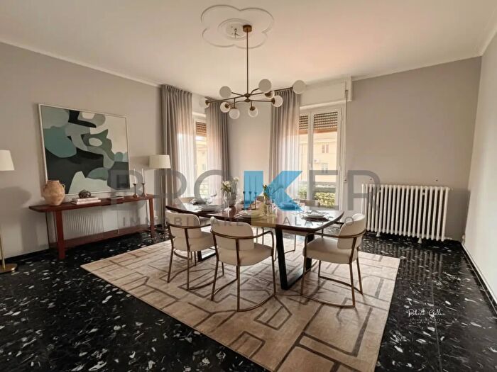 Appartamento con 6 locali in vendita in Via Michelangelo, Alassio