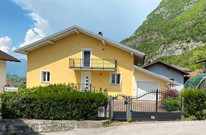 Casa con 10 locali in vendita in Via Canton dei Saltorati, Ospedaletto