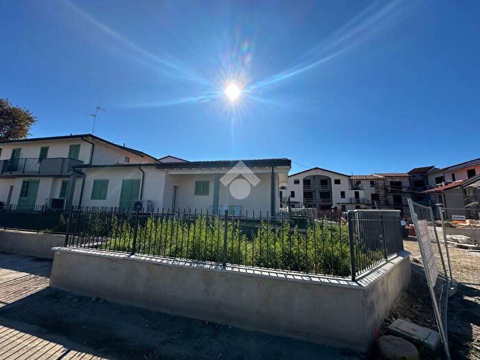 Casa trilocale in vendita in Via Contessa Clotilde del Maino, Motta Visconti