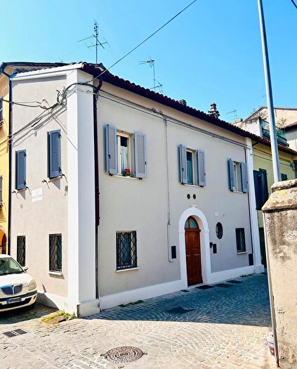 Casa con 6 locali in vendita in Via Cesare Battisti, Senigallia