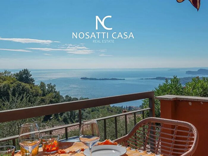 Appartamento trilocale in vendita in Via Panoramica, Gardone Riviera