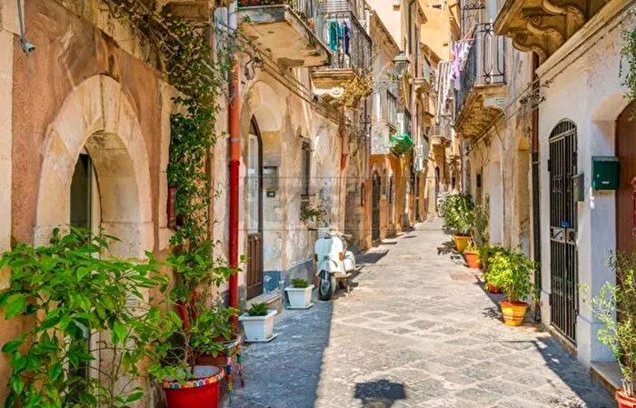 Casa con 8 locali in vendita in Via Vittorio Veneto, Siracusa