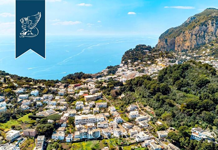 Appartamento quadrilocale in vendita in Capri