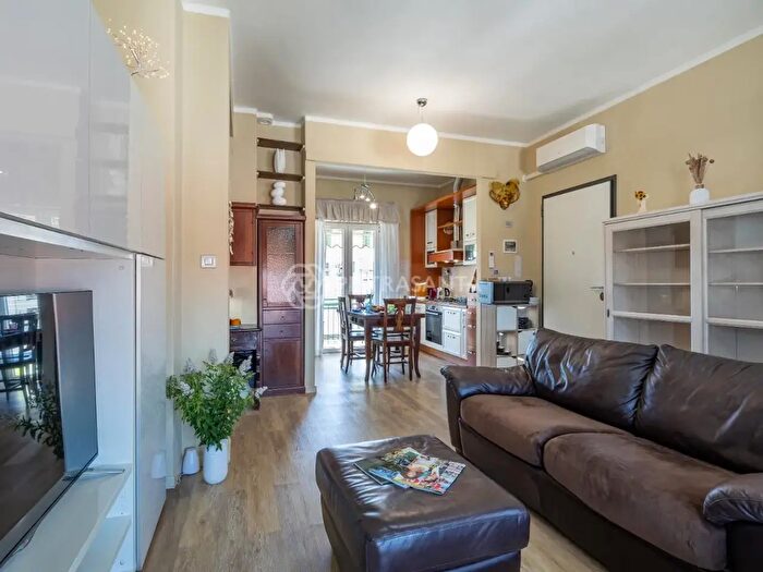 Appartamento con 5 locali in affitto in Pietrasanta