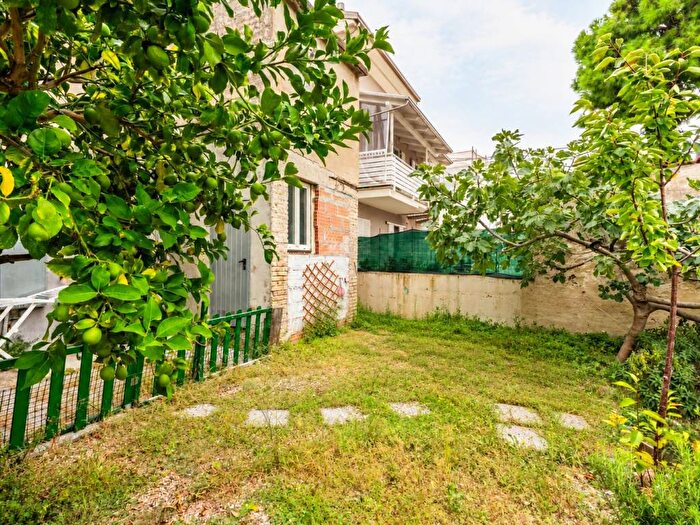 Casa quadrilocale in vendita in Via Cristoforo Colombo, Civitanova Nord San Gabriele Fontespina, Civitanova Marche