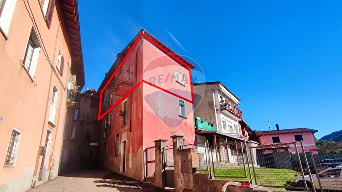 Appartamento trilocale in vendita in Via Filippini, Cugliate Fabiasco