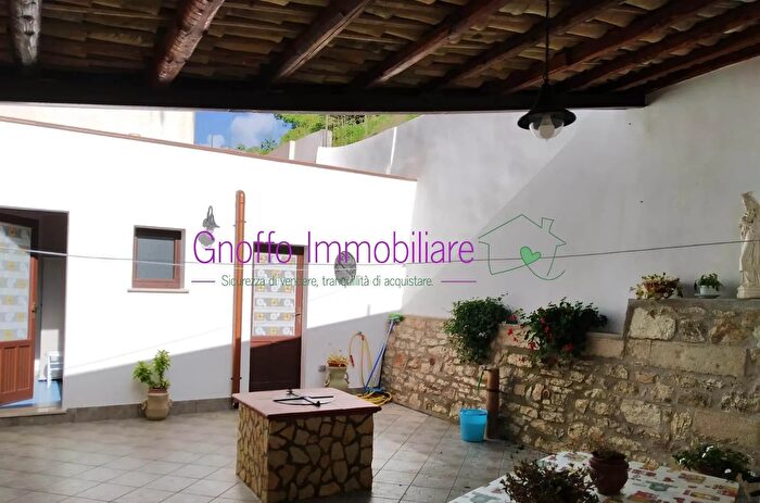 Casa quadrilocale in vendita in Erice, Erice