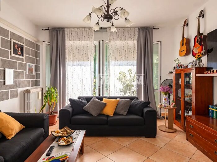 Appartamento trilocale in vendita in Via Mons Saccani, Cadelbosco Di Sopra
