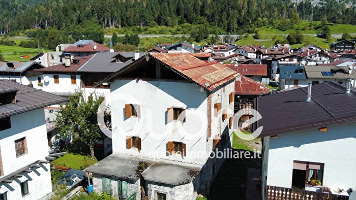 Casa con 12 locali in vendita in Via Vico, Forni Di Sotto