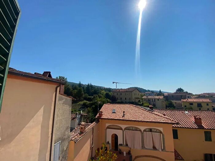 Appartamento trilocale in vendita in Piazza Tanucci, Pratovecchio Stia