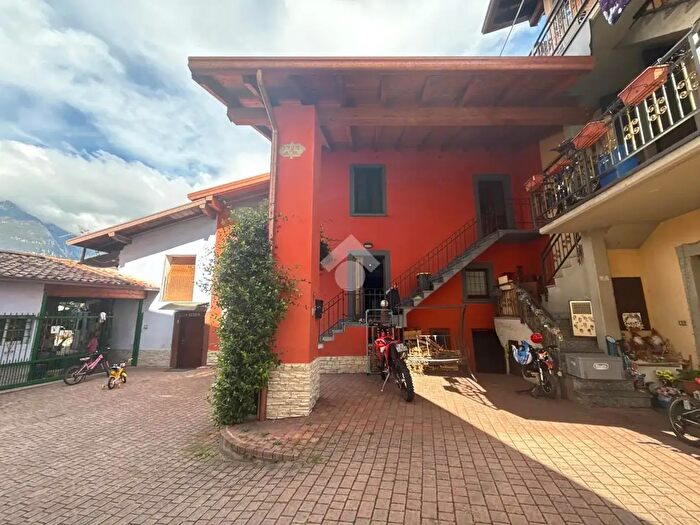 Appartamento trilocale in vendita in Via Valerina, Pian Camuno