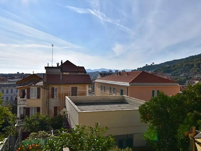 Casa con 10 locali in vendita in Salita Aquileia, Savona