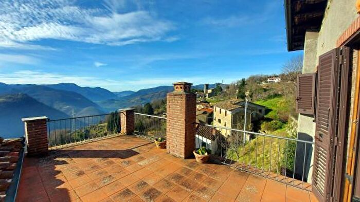 Casa con 6 locali in vendita in Bagni Di Lucca